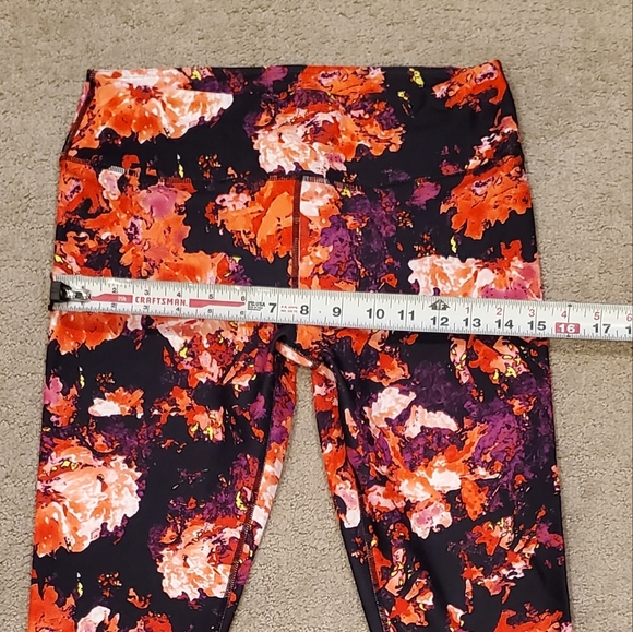 NWT Fabletics Floral Salar Legging Mid Rise Moisture Wicking Workout Size S - Picture 11 of 11